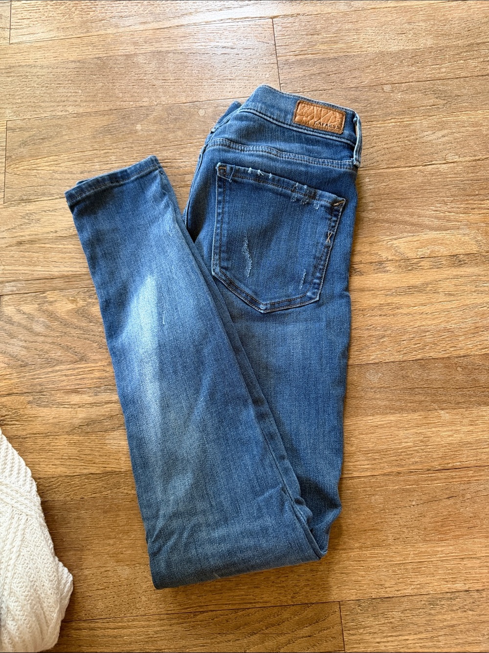 Express Women's Skinny Jeans in Faded Blue
